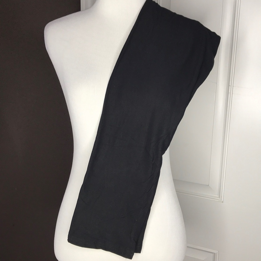Solid Black Capri Leggings